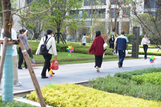 交房現場2（謝杰 攝）-副本.jpg