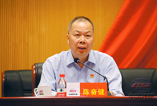 陳奮健在會議上講話。(許月霞 攝) .png